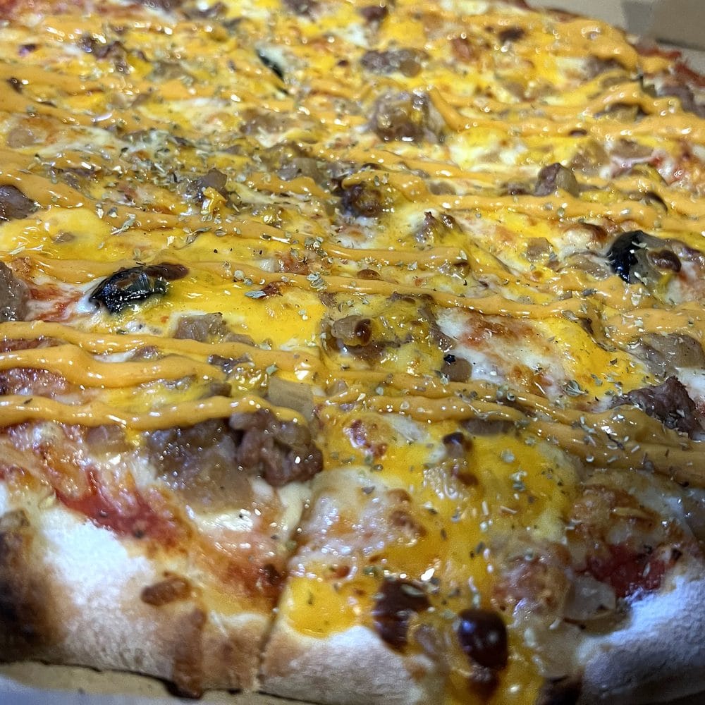 Pizza Burger de Flo Pizza : viande hachée, cheddar, sauce burger