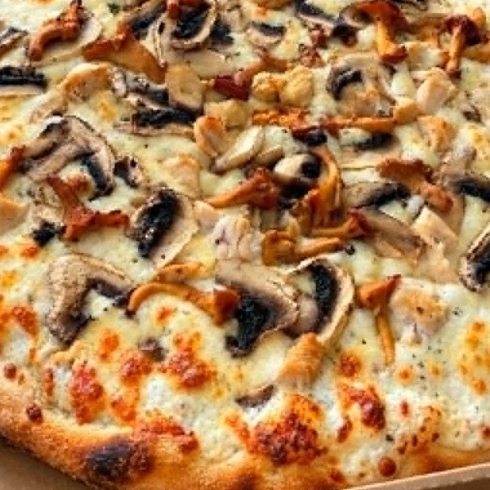 Pizza Forestière de Flo Pizza : crème fraîche, poulet, champignons
